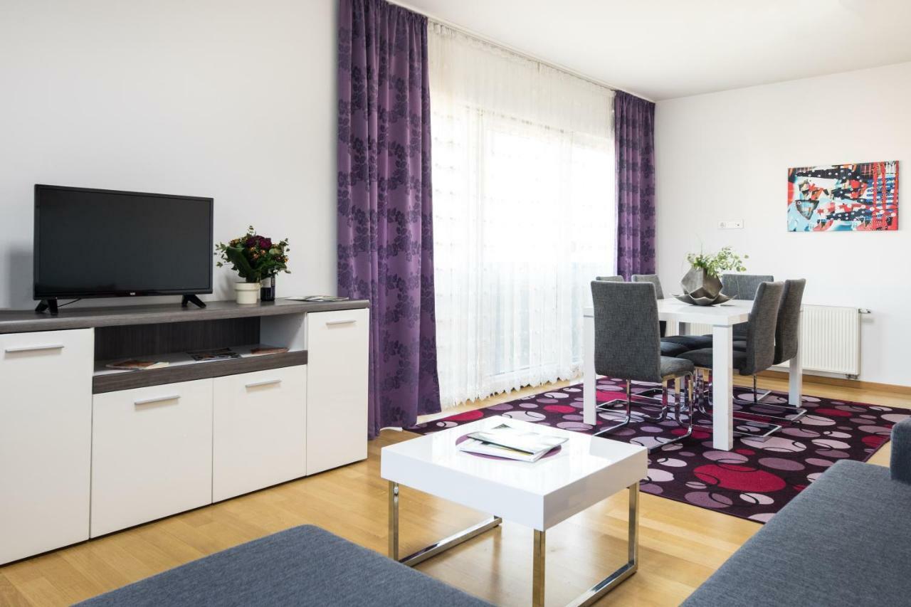 2 Bedroom Apt. In The Business Zone- Free Parking Zagreb Exterior photo