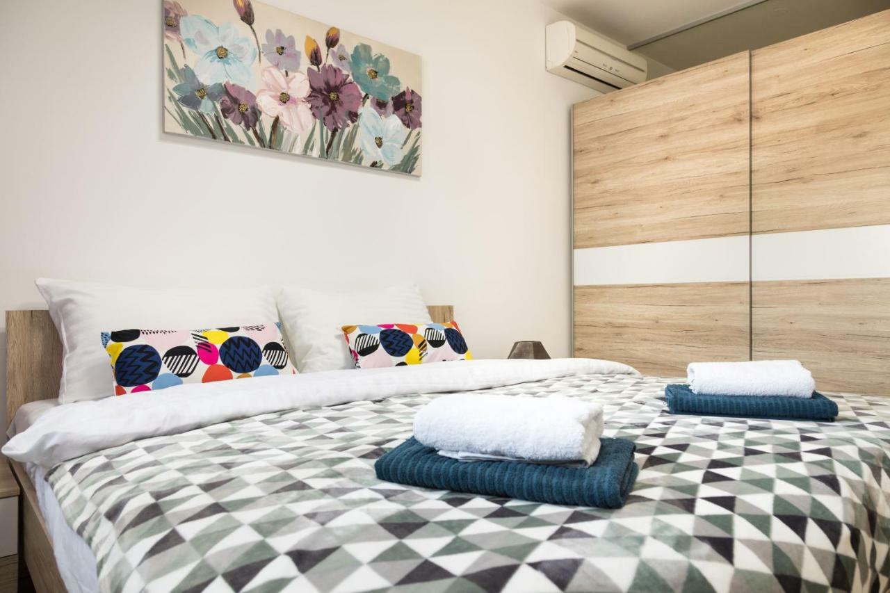 2 Bedroom Apt. In The Business Zone- Free Parking Zagreb Exterior photo